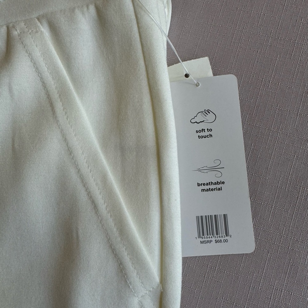 JONES New York Sports pants. Women designer pants. Size MEDIUM Msrp $68 - Picture 3 of 10